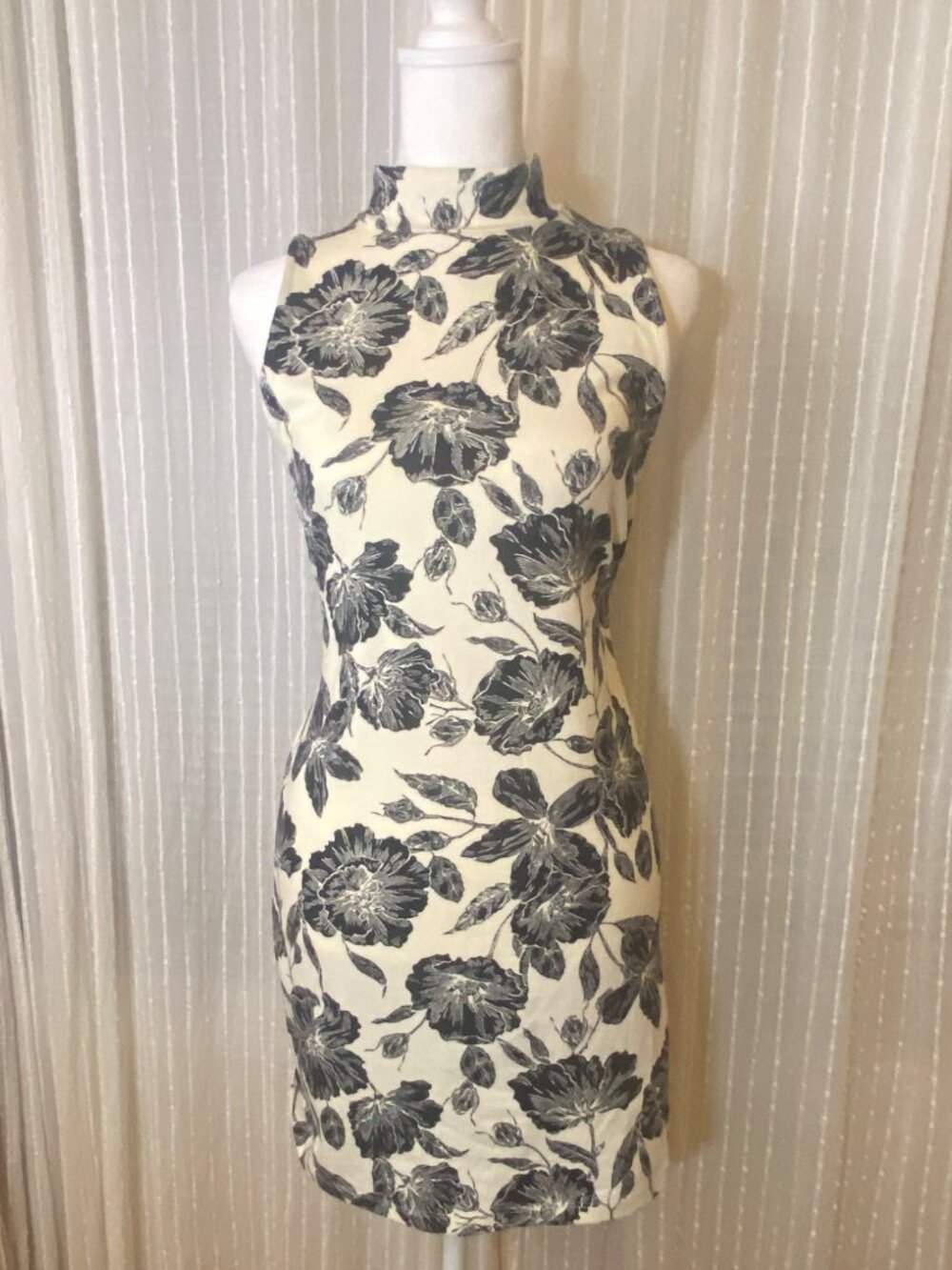 Forever 21 Floral Mock Neck Dress Size L